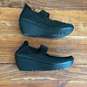 Wedge stretchy shoes